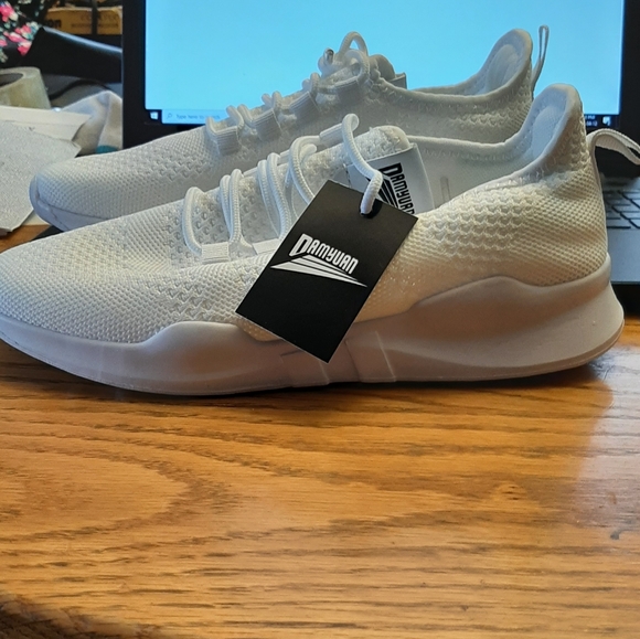 Ladies Sneaker - Picture 7 of 8